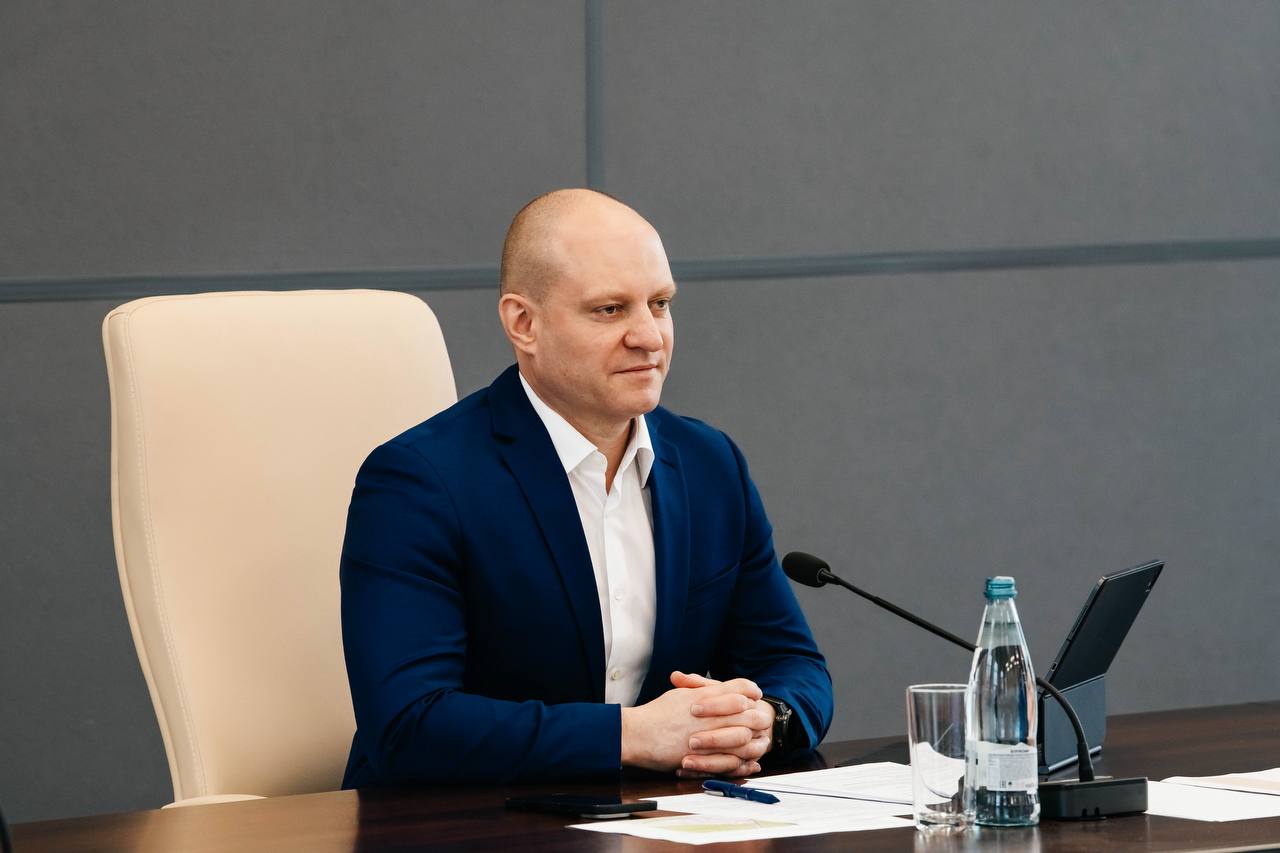 Максим Красноцветов: Сегодня под председательством Андрея Воробьёва прошло еженедельное совещание, на котором подвели итоги работы по направлениям за текущий год и обозначили вектор работы на предстоящий период
