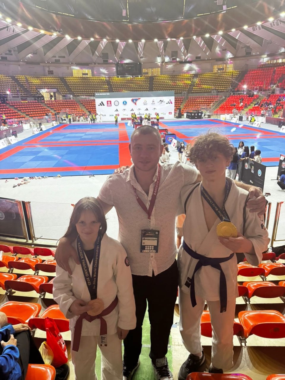 Ещё две медали с первенства мира по джиу-джитсу (г. Бангкок, Таиланд) в копилке молодых спортсменов нашего округа! Ещё две медали с первенства мира по джиу-джитсу (г. Бангкок, Таиланд) в копилке молодых спортсменов нашего округа!