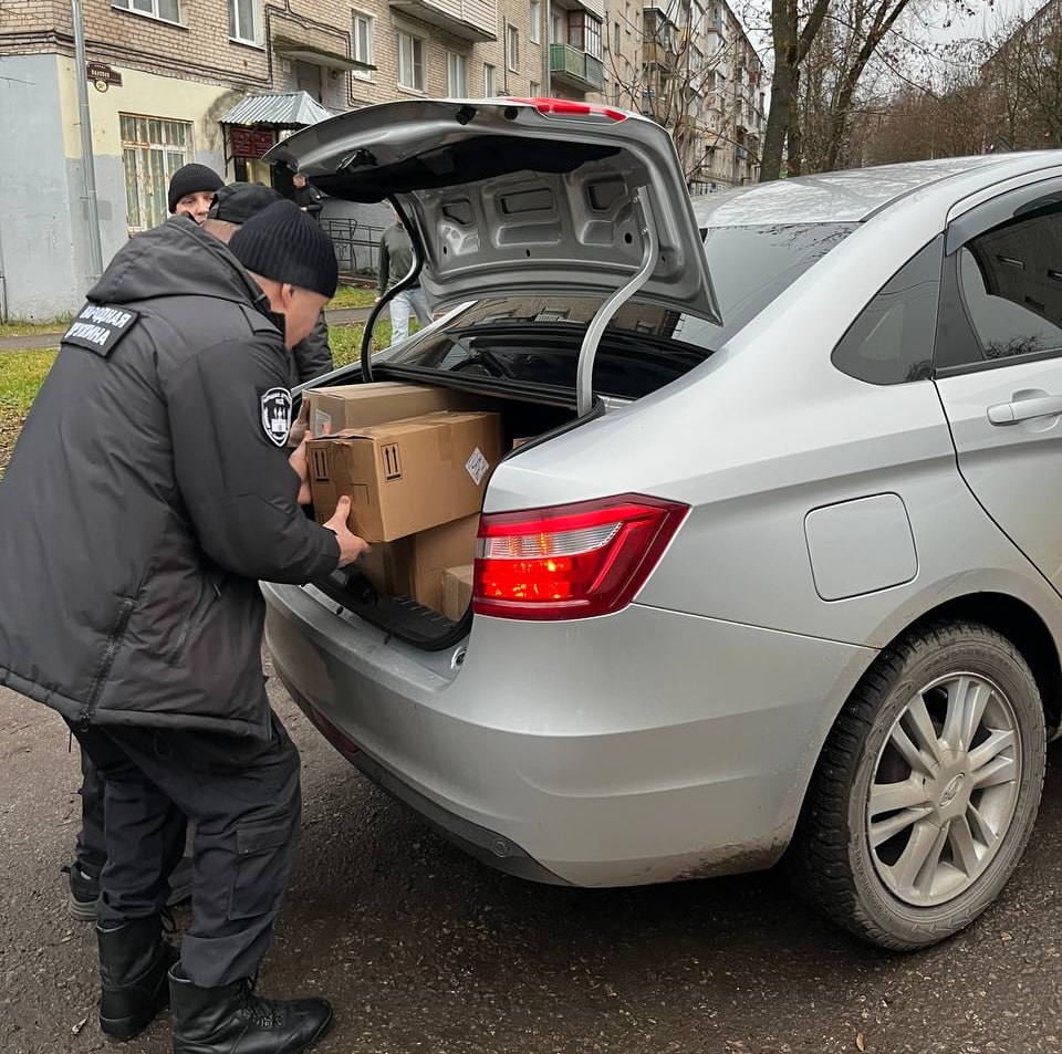 Гуманитарную помощь, собранную силами школьников Сергиево-Посадского округа и их родителей, передали матери бойца СВО с позывным «Платов»