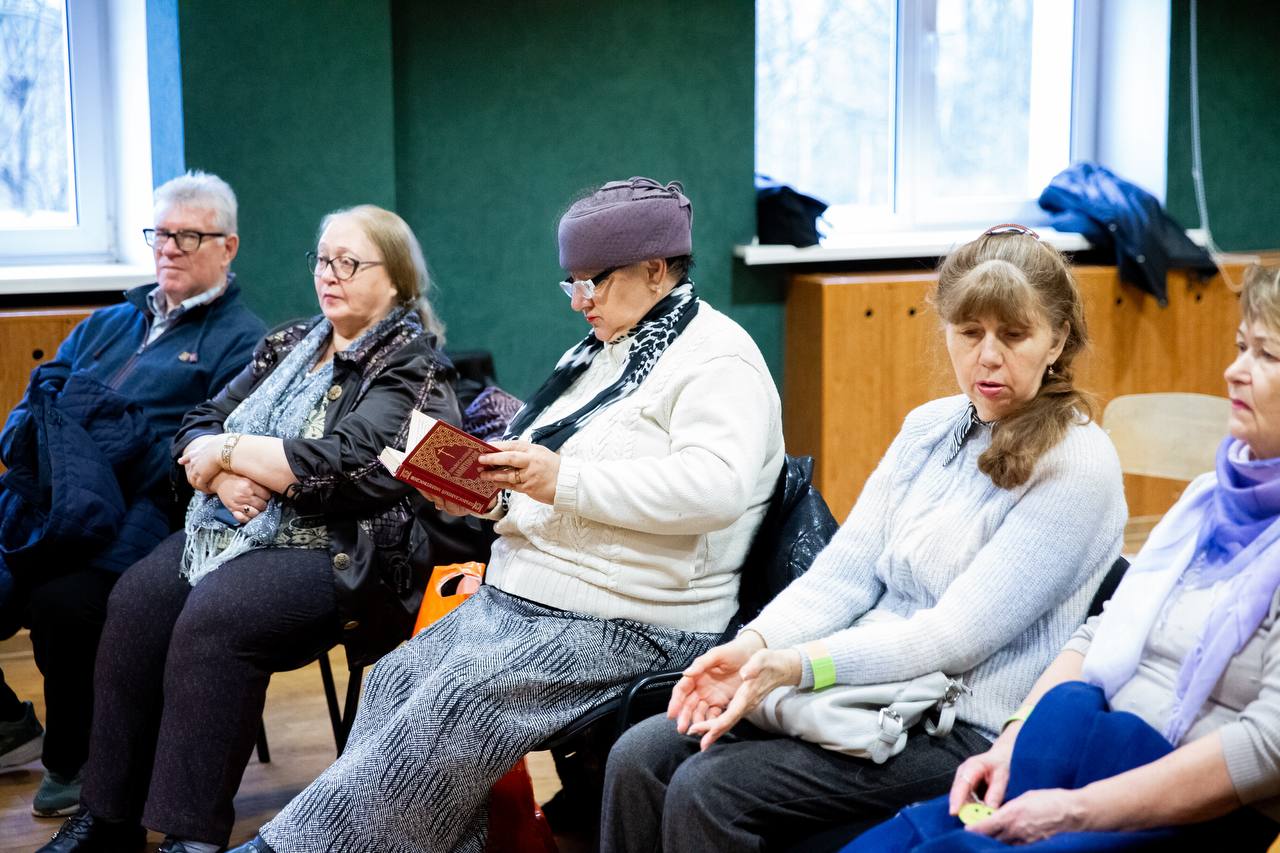 Подольчане серебряного возраста поговорили о вере и семейных ценностях на беседе со священнослужителем Подольчане серебряного возраста поговорили о вере и семейных ценностях на беседе со священнослужителем