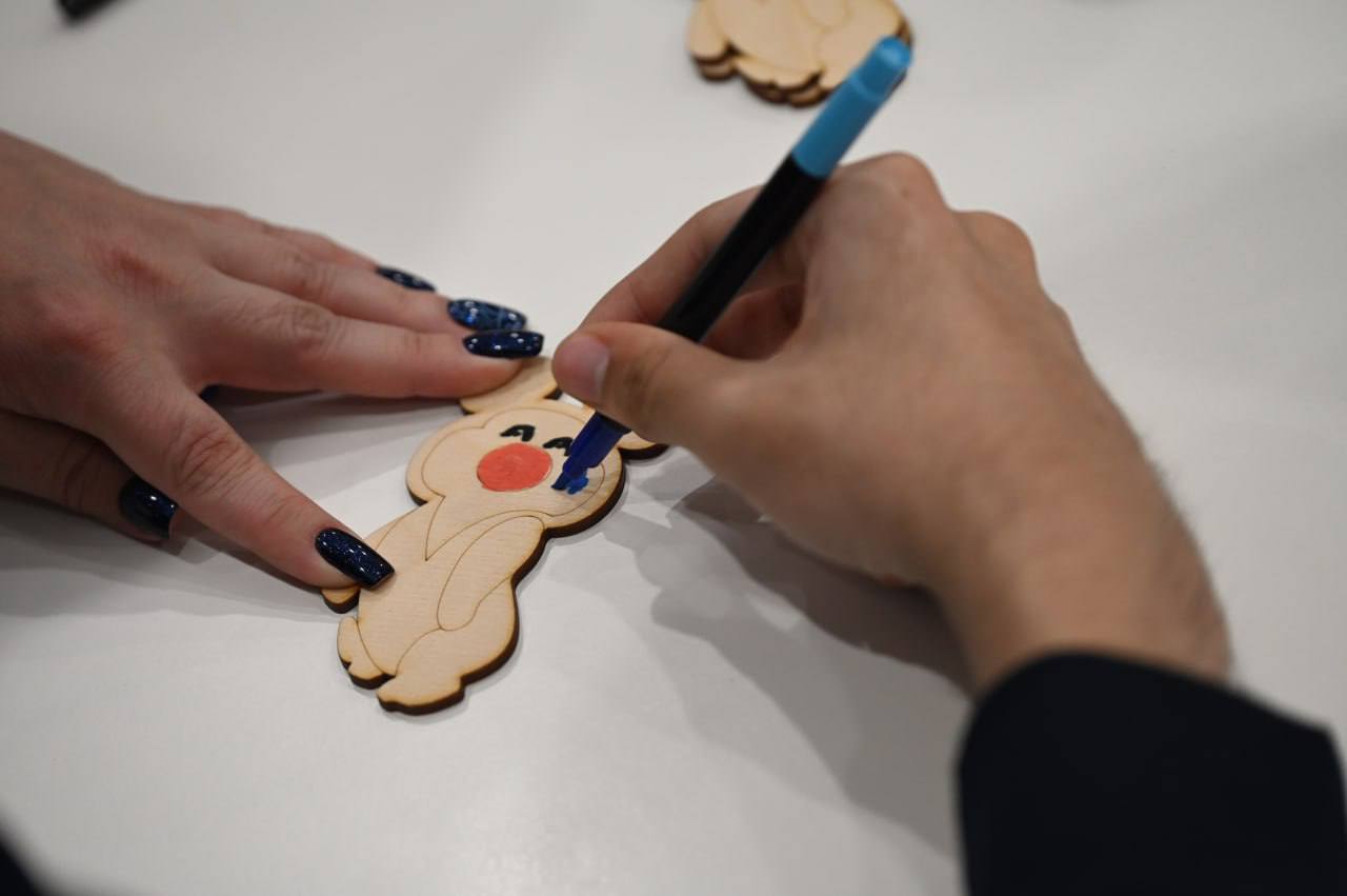 Мастер-класс для детей с особенностями провели в Центре поддержки участников СВО Мастер-класс для детей с особенностями провели в Центре поддержки участников СВО