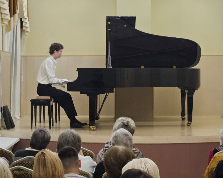 В Детской музыкальной школе имени Ж.И. Андреенко состоялся концерт из цикла «Учитель и ученик» В Детской музыкальной школе имени Ж.И. Андреенко состоялся концерт из цикла «Учитель и ученик»