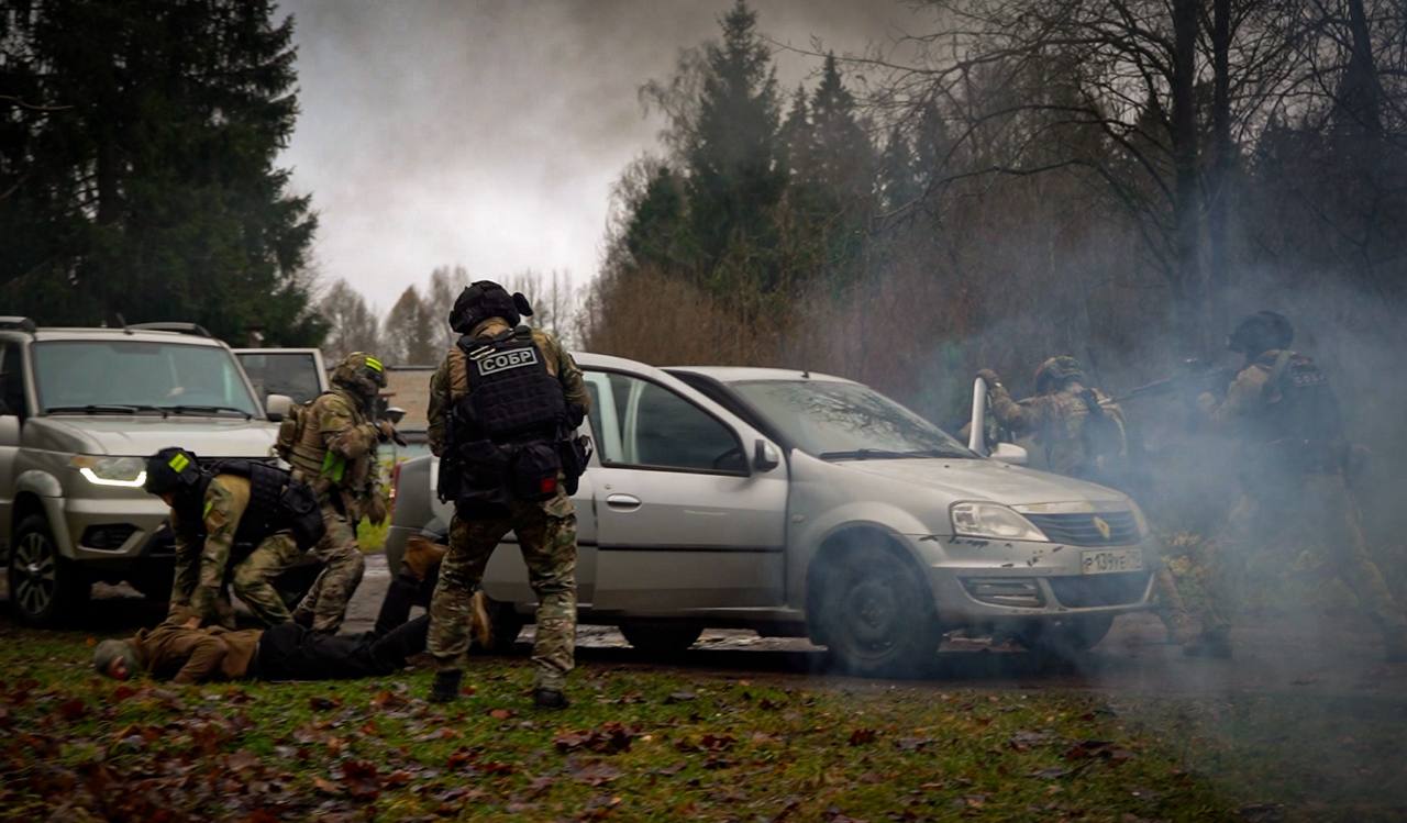 В Подмосковье сотрудники спецподразделения Росгвардии провели тактико-специальные учения В Подмосковье сотрудники спецподразделения Росгвардии провели тактико-специальные учения