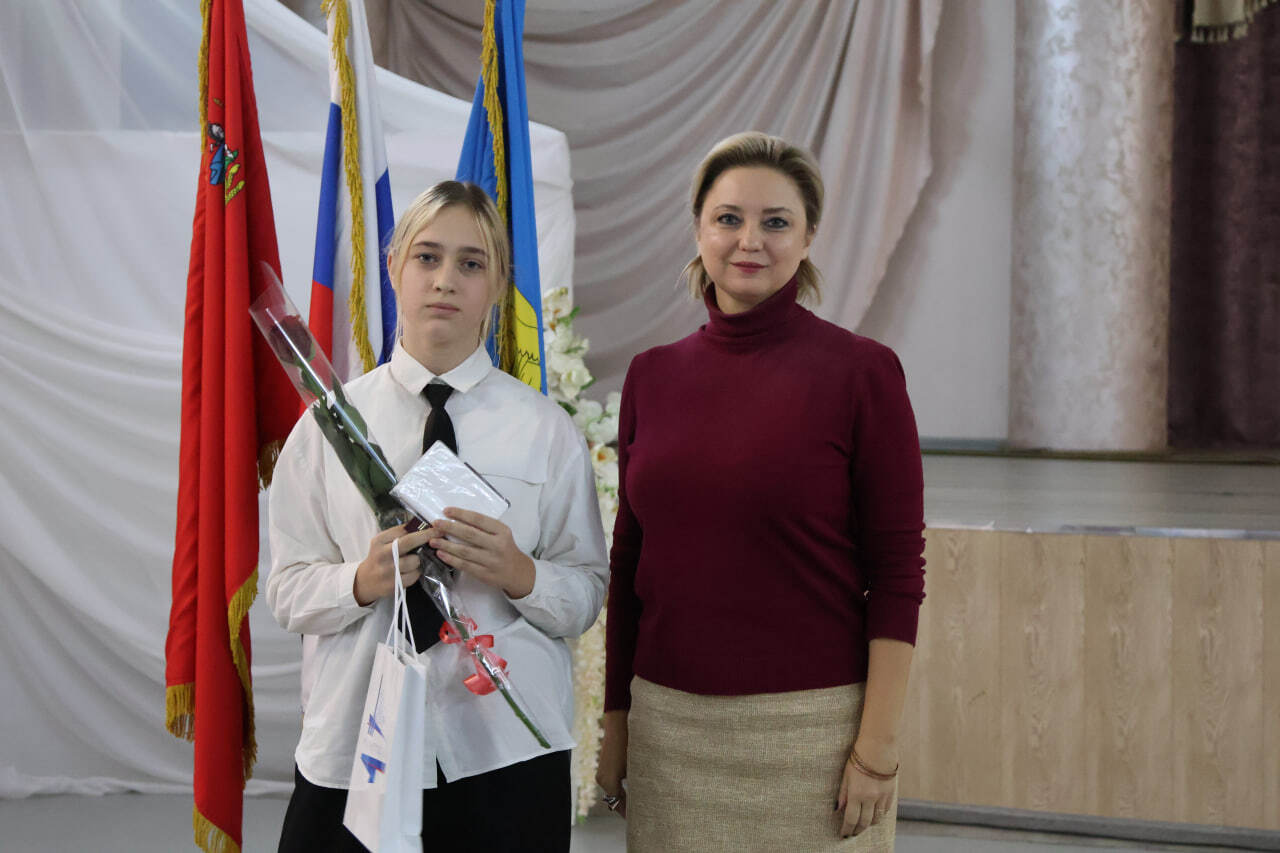 В Ступино прошла церемония вручения паспортов юным гражданам России В Ступино прошла церемония вручения паспортов юным гражданам России