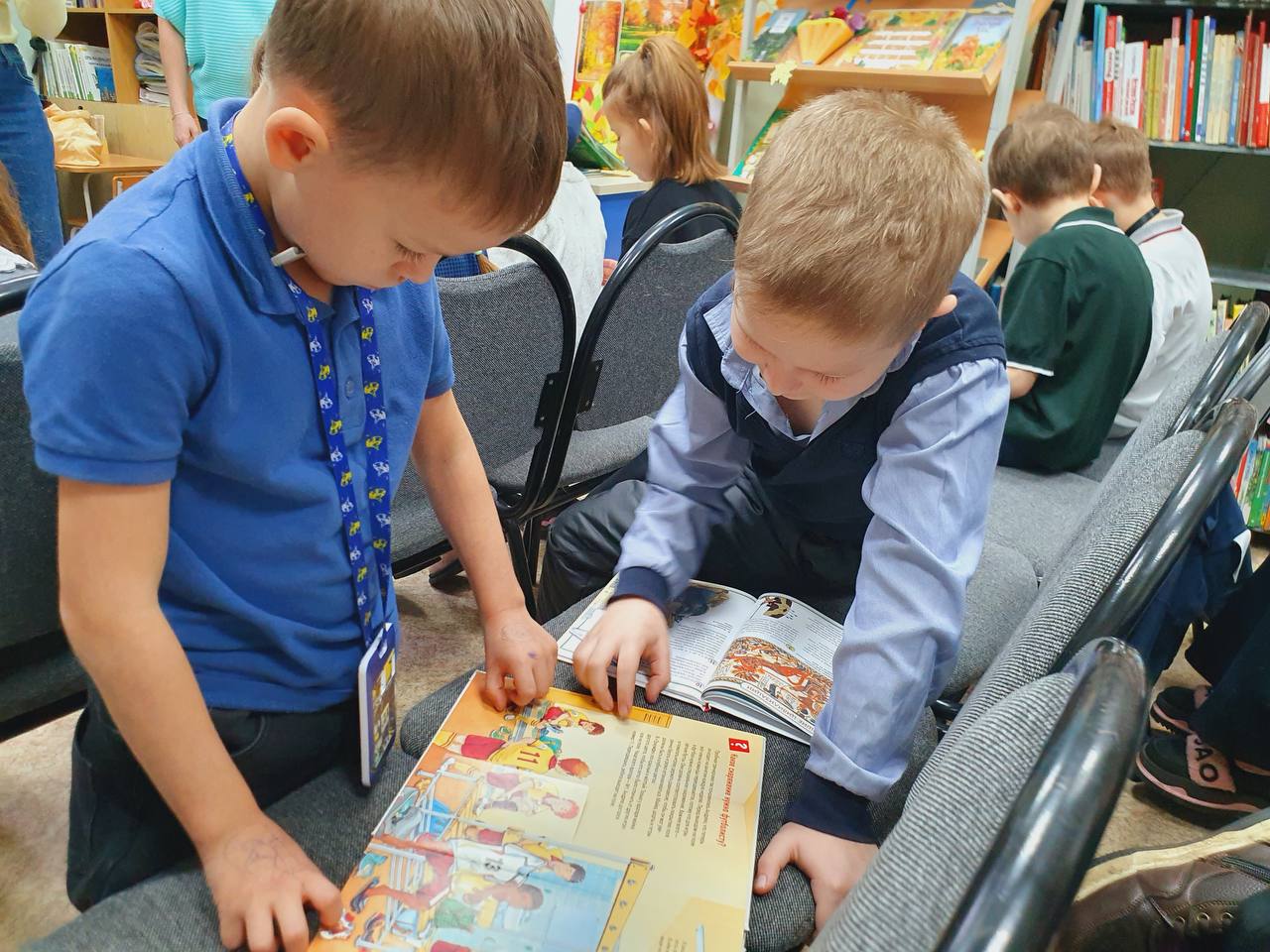 Читатели – книжек почитатели погрузились в атмосферу библиотеки муниципального округа Чехов Читатели – книжек почитатели погрузились в атмосферу библиотеки муниципального округа Чехов