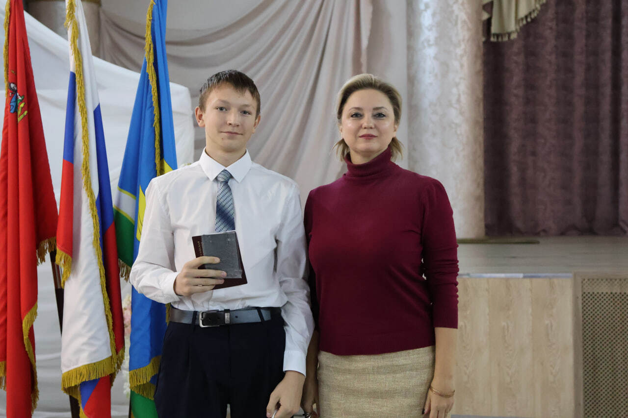 В Ступино прошла церемония вручения паспортов юным гражданам России В Ступино прошла церемония вручения паспортов юным гражданам России