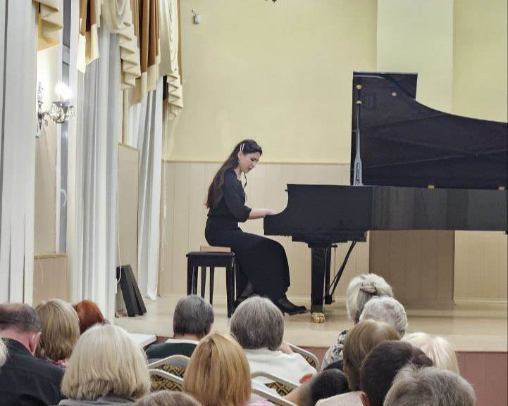 В Детской музыкальной школе имени Ж.И. Андреенко состоялся концерт из цикла «Учитель и ученик» В Детской музыкальной школе имени Ж.И. Андреенко состоялся концерт из цикла «Учитель и ученик»