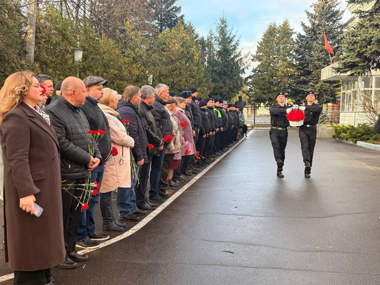 В Домодедово почтили память сотрудников органов внутренних дел, погибших при исполнении служебного долга В Домодедово почтили память сотрудников органов внутренних дел, погибших при исполнении служебного долга