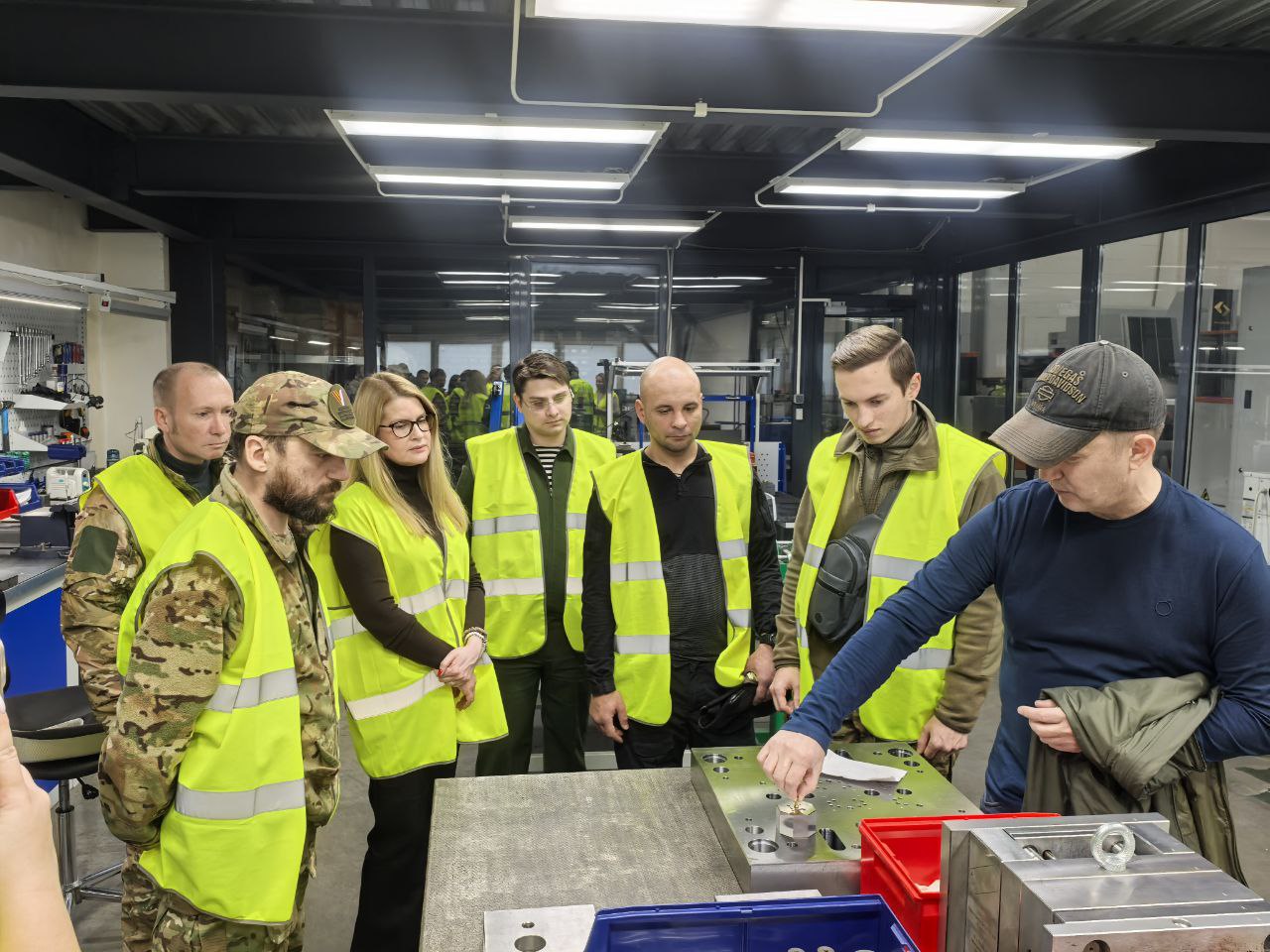 12 ноября для участников СВО была организована и проведена экскурсия на предприятии Богородского округа "Живые диваны" 12 ноября для участников СВО была организована и проведена экскурсия на предприятии Богородского округа "Живые диваны"