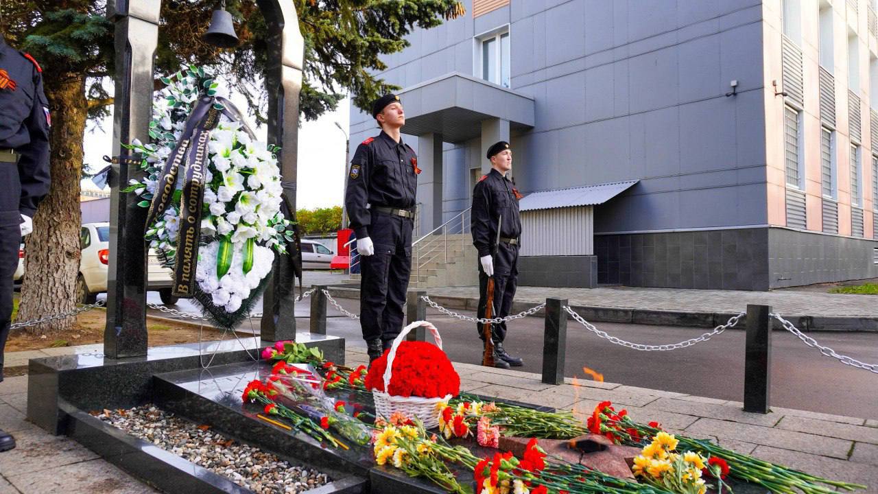 В Домодедово почтили память сотрудников органов внутренних дел, погибших при исполнении служебного долга В Домодедово почтили память сотрудников органов внутренних дел, погибших при исполнении служебного долга