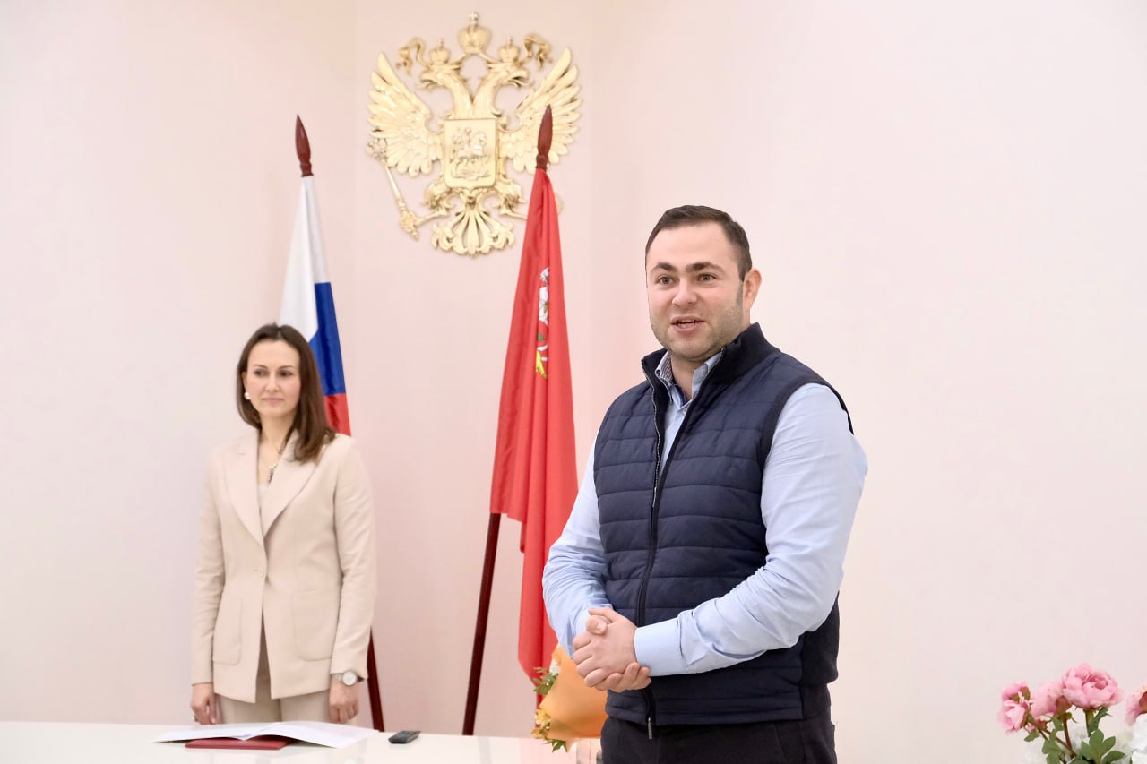 В Красногорском ЗАГСе торжественно отметили юбилеи супружеской жизни В Красногорском ЗАГСе торжественно отметили юбилеи супружеской жизни