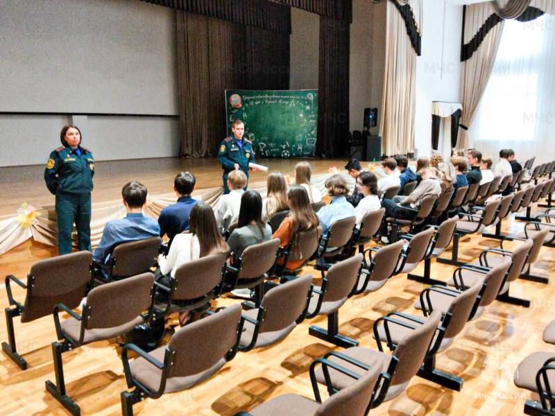 Старшеклассникам Сергиева Посада рассказали о вузах МЧС России