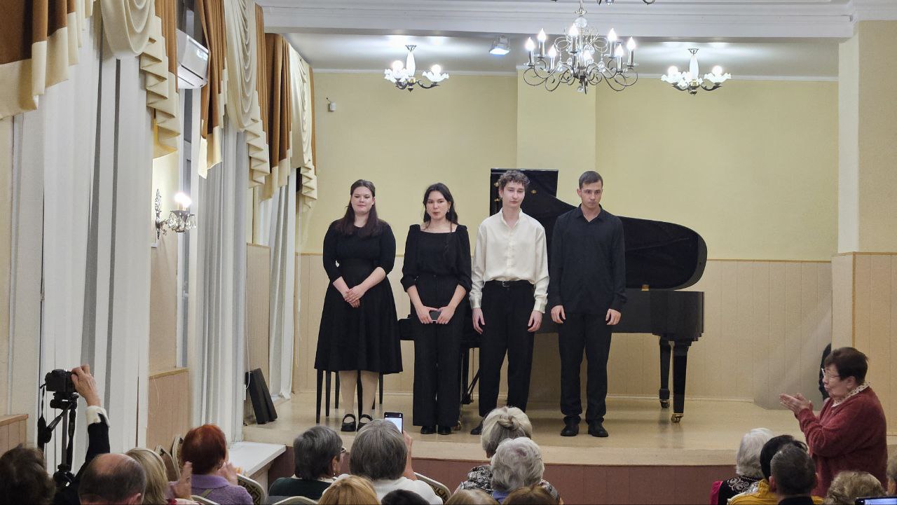 В Детской музыкальной школе имени Ж.И. Андреенко состоялся концерт из цикла «Учитель и ученик» В Детской музыкальной школе имени Ж.И. Андреенко состоялся концерт из цикла «Учитель и ученик»