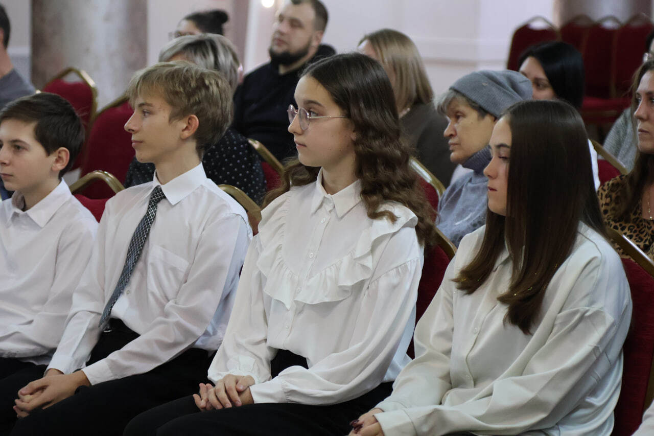 В Ступино прошла церемония вручения паспортов юным гражданам России В Ступино прошла церемония вручения паспортов юным гражданам России