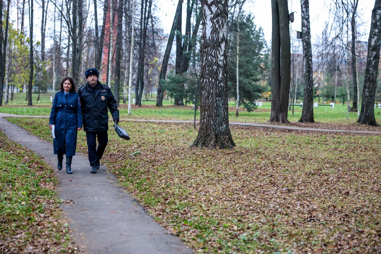 В мытищинском парке провели мероприятие по соблюдению правил выгула собак В мытищинском парке провели мероприятие по соблюдению правил выгула собак