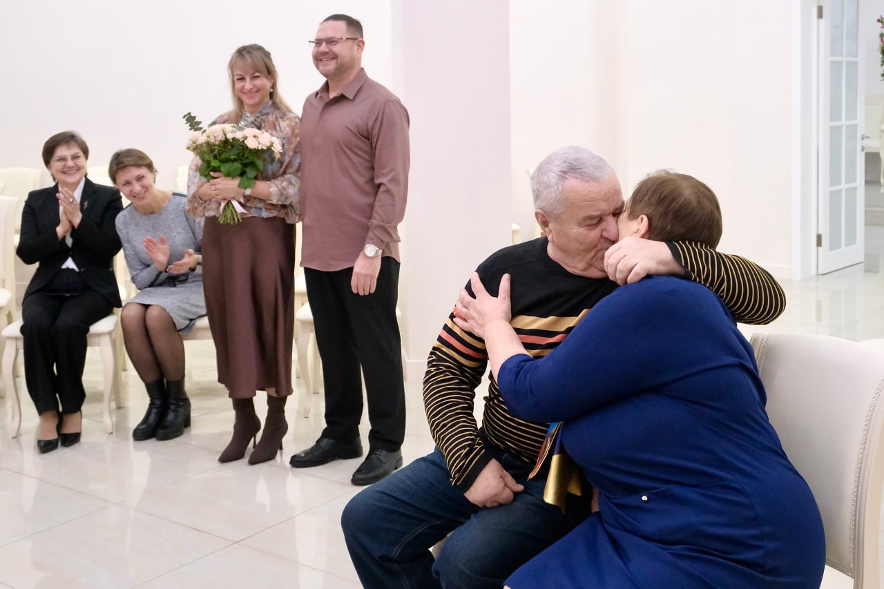 В Красногорском ЗАГСе торжественно отметили юбилеи супружеской жизни В Красногорском ЗАГСе торжественно отметили юбилеи супружеской жизни