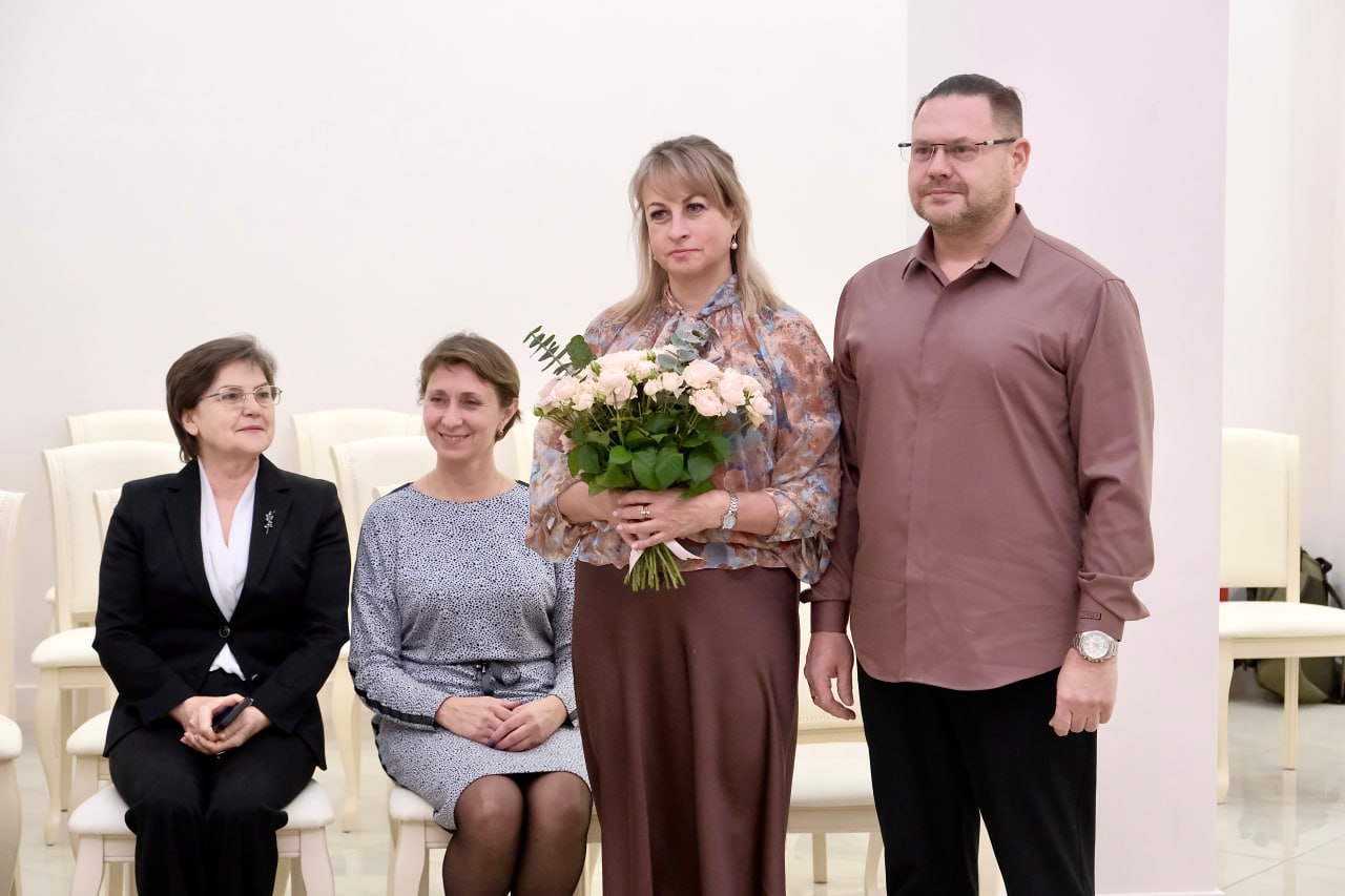 В Красногорском ЗАГСе торжественно отметили юбилеи супружеской жизни В Красногорском ЗАГСе торжественно отметили юбилеи супружеской жизни