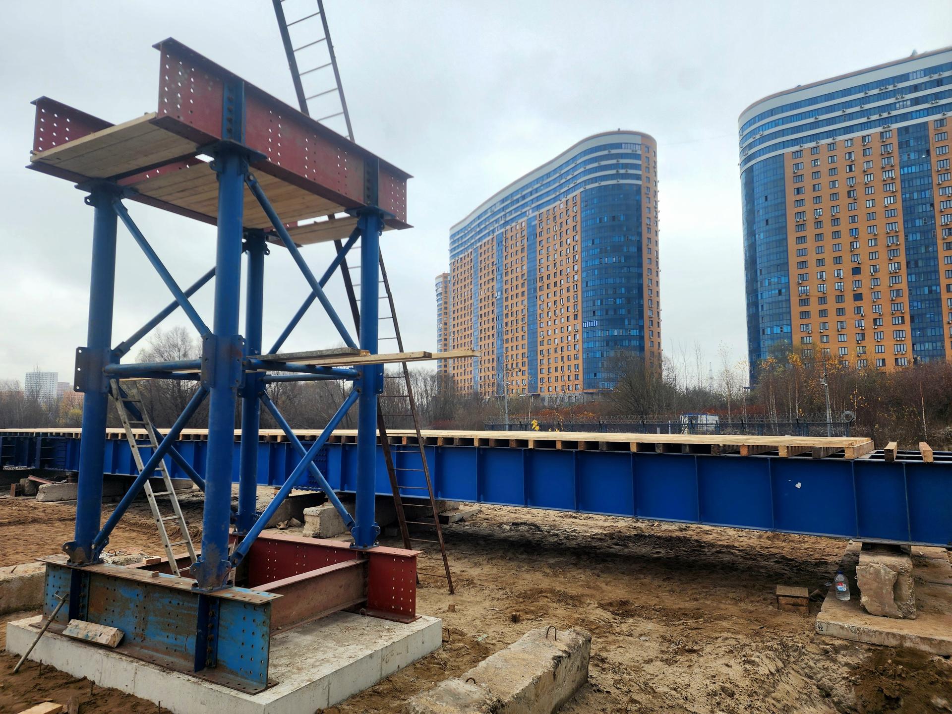 В Реутове возводят временный переход через МКАД у Горьковского шоссе