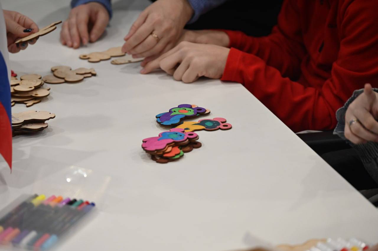 Мастер-класс для детей с особенностями провели в Центре поддержки участников СВО Мастер-класс для детей с особенностями провели в Центре поддержки участников СВО