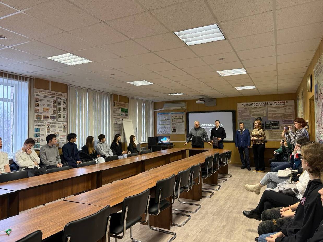 Студентов подольских колледжей познакомили с профессиями транспортной отрасли Студентов подольских колледжей познакомили с профессиями транспортной отрасли