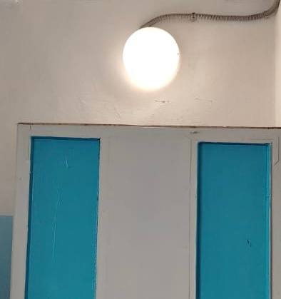 Почему стало светлее?. Электрики МБУ "Чеховское благоустройство" провели работы по восстановлению освещения в местах общего пользования вашего дома Теперь в подъездах стало светлее и безопаснее, что особенно важно в вечернее...