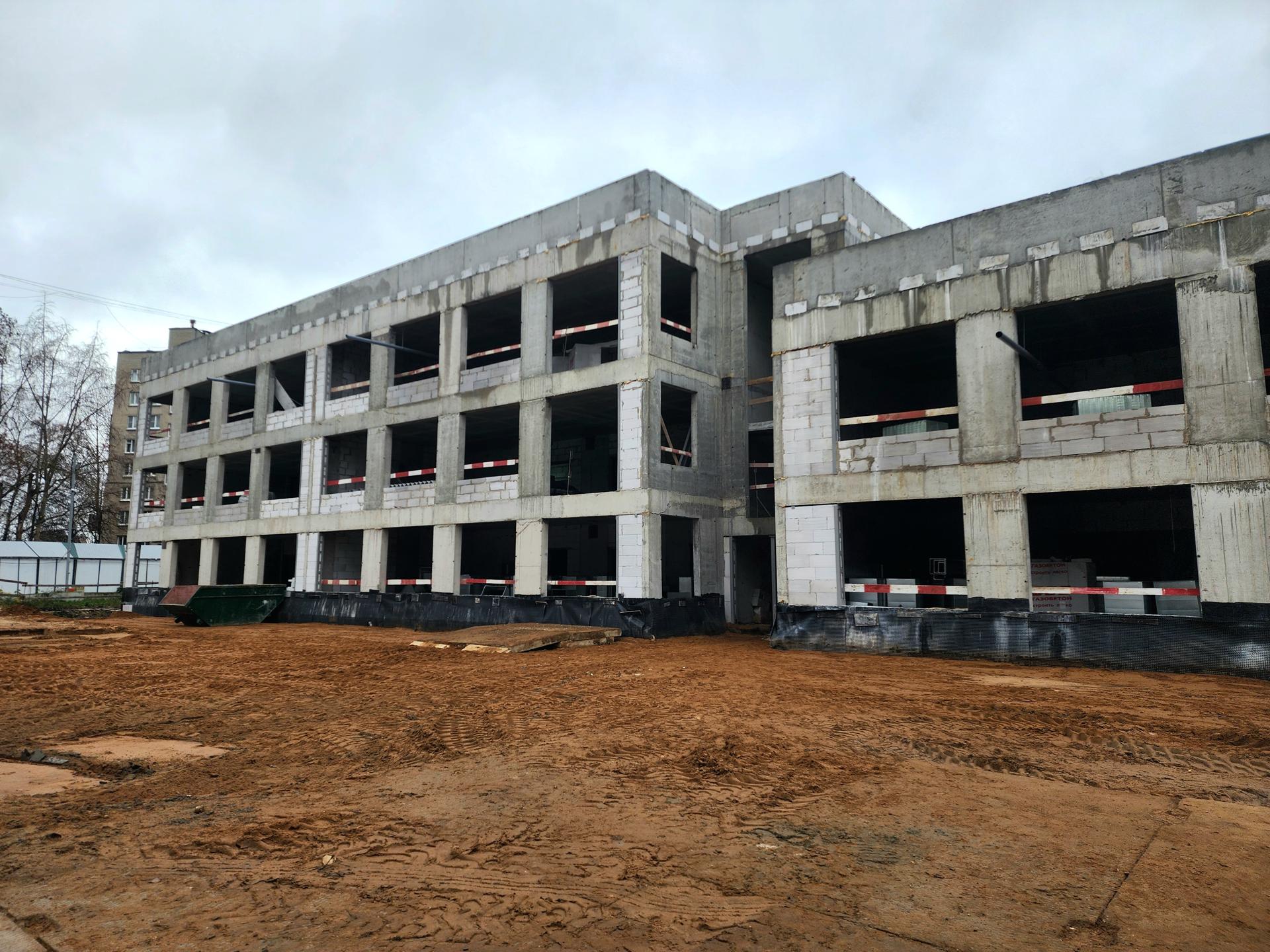 На стройке нового детского сада в Реутове приступили к возведению кровли