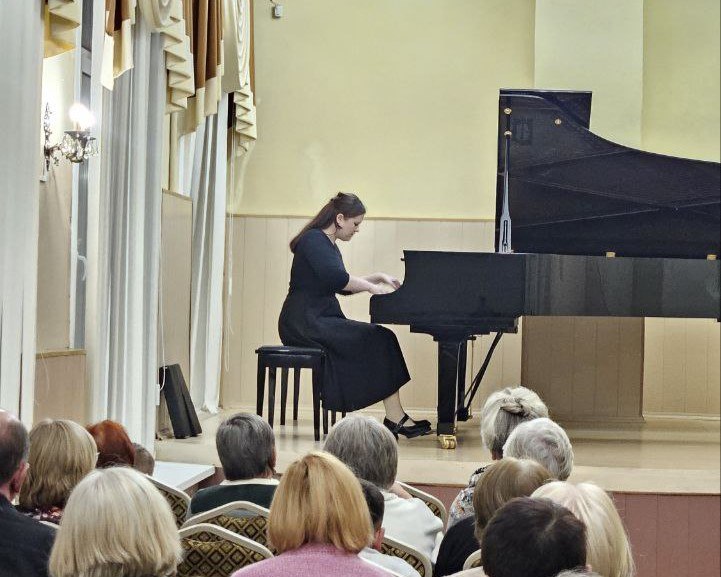 В Детской музыкальной школе имени Ж.И. Андреенко состоялся концерт из цикла «Учитель и ученик» В Детской музыкальной школе имени Ж.И. Андреенко состоялся концерт из цикла «Учитель и ученик»