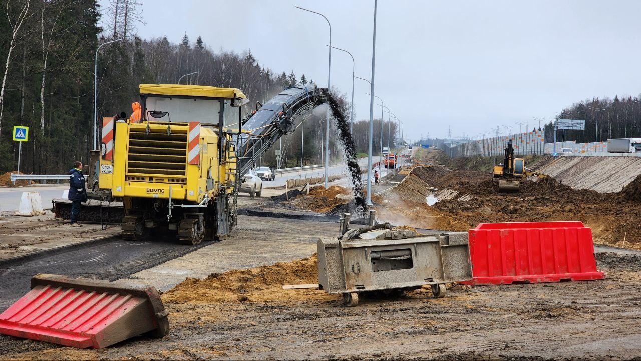 На строящейся транспортной развязке на пересечении ЦКАД и Дмитровского шоссе завершено переустройство инженерных коммуникаций