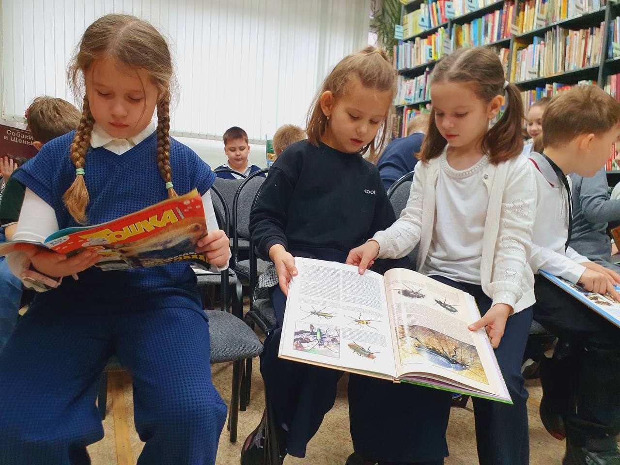 Читатели – книжек почитатели погрузились в атмосферу библиотеки муниципального округа Чехов Читатели – книжек почитатели погрузились в атмосферу библиотеки муниципального округа Чехов