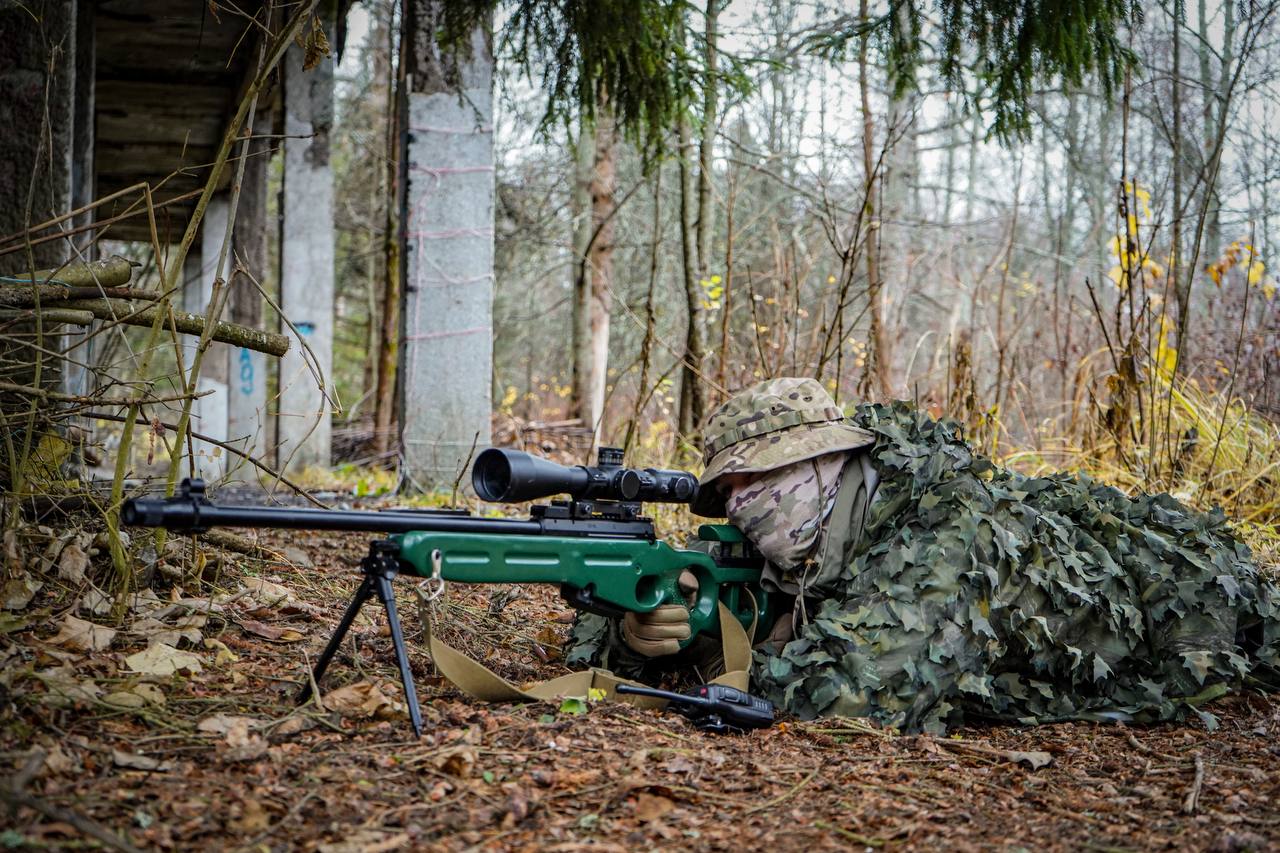 В Подмосковье сотрудники спецподразделения Росгвардии провели тактико-специальные учения В Подмосковье сотрудники спецподразделения Росгвардии провели тактико-специальные учения