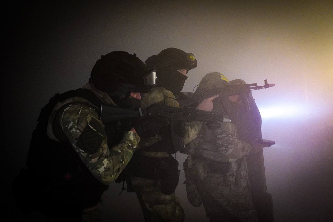 В Подмосковье сотрудники спецподразделения Росгвардии провели тактико-специальные учения В Подмосковье сотрудники спецподразделения Росгвардии провели тактико-специальные учения