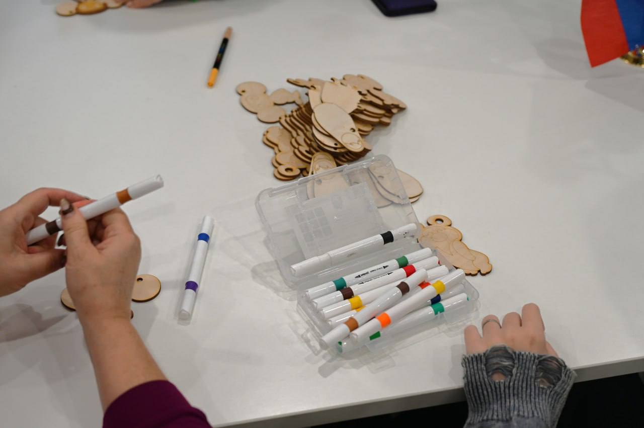 Мастер-класс для детей с особенностями провели в Центре поддержки участников СВО Мастер-класс для детей с особенностями провели в Центре поддержки участников СВО