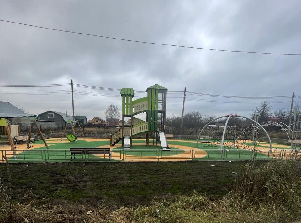 Староста деревни Большое Буньково Галина Гайбург обратилась к главе округа Игорю Сухину в рамках выездной администрации с просьбой оборудовать места для парковки Староста деревни Большое Буньково Галина Гайбург обратилась к главе округа Игорю Сухину в рамках выездной администрации с просьбой оборудовать места для парковки