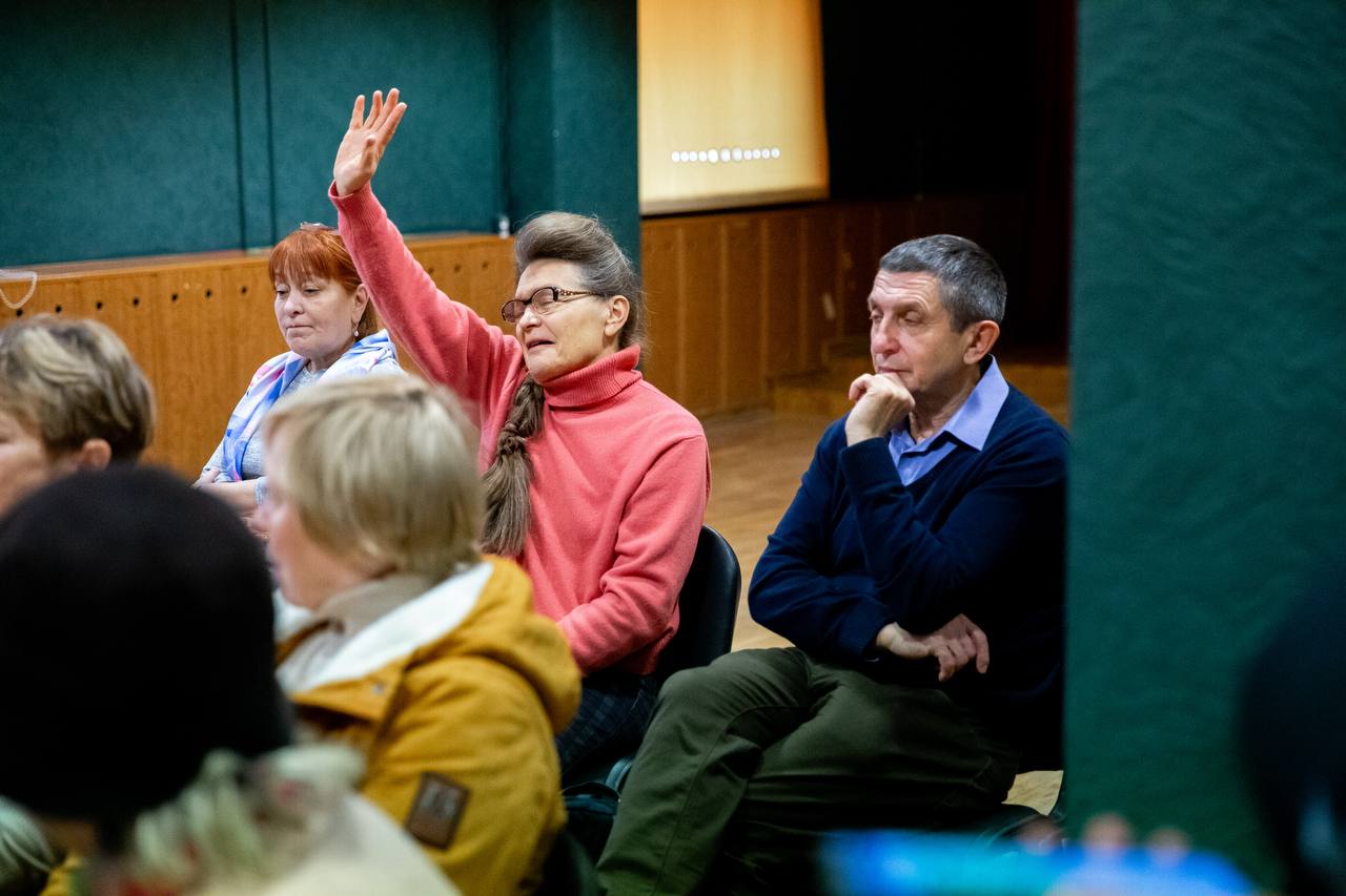 Подольчане серебряного возраста поговорили о вере и семейных ценностях на беседе со священнослужителем Подольчане серебряного возраста поговорили о вере и семейных ценностях на беседе со священнослужителем