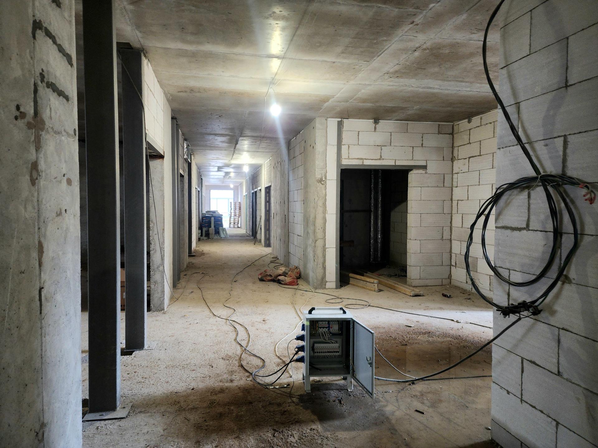 На стройке нового детского сада в Реутове приступили к возведению кровли На стройке нового детского сада в Реутове приступили к возведению кровли