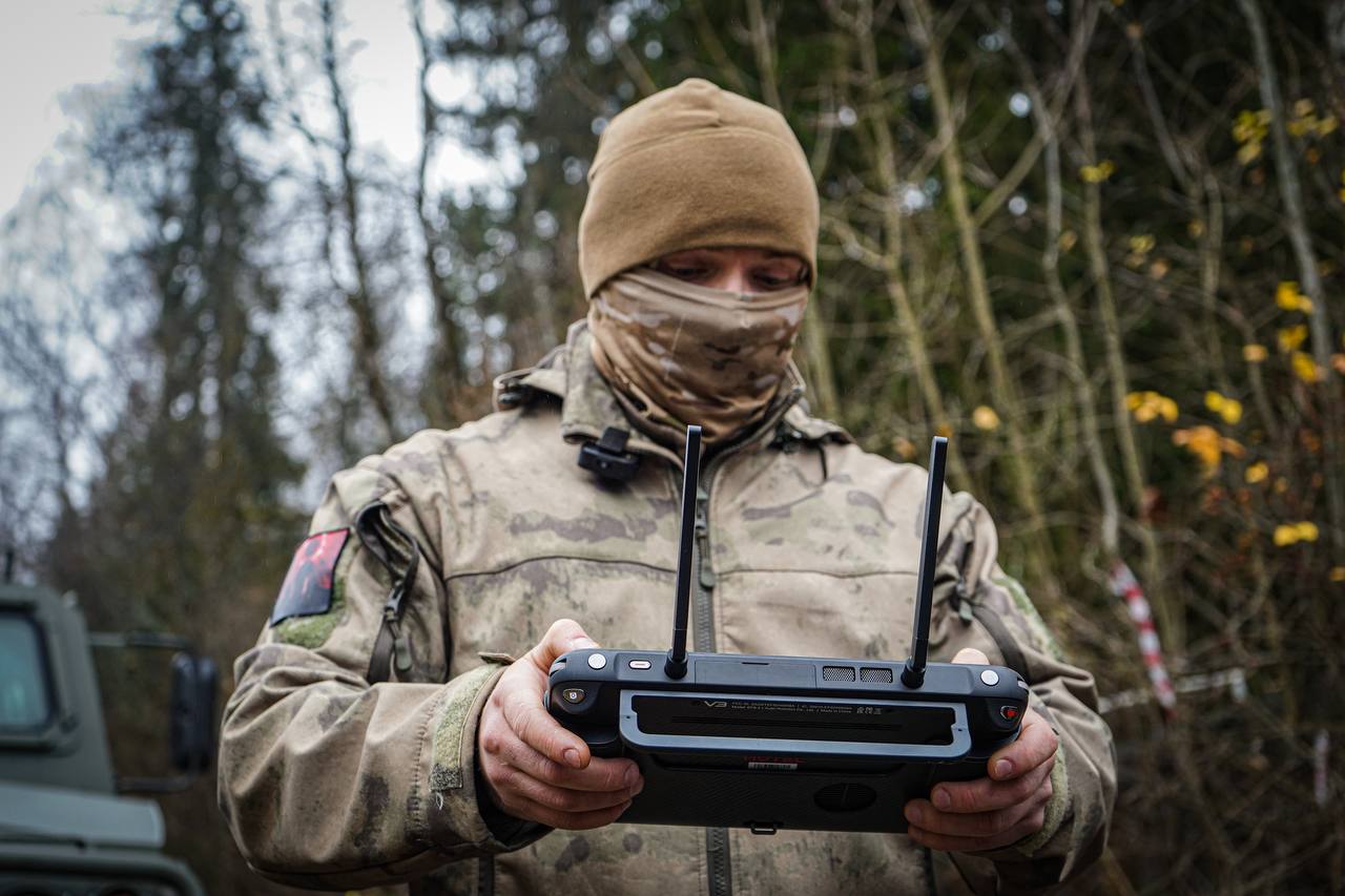 В Подмосковье сотрудники спецподразделения Росгвардии провели тактико-специальные учения В Подмосковье сотрудники спецподразделения Росгвардии провели тактико-специальные учения