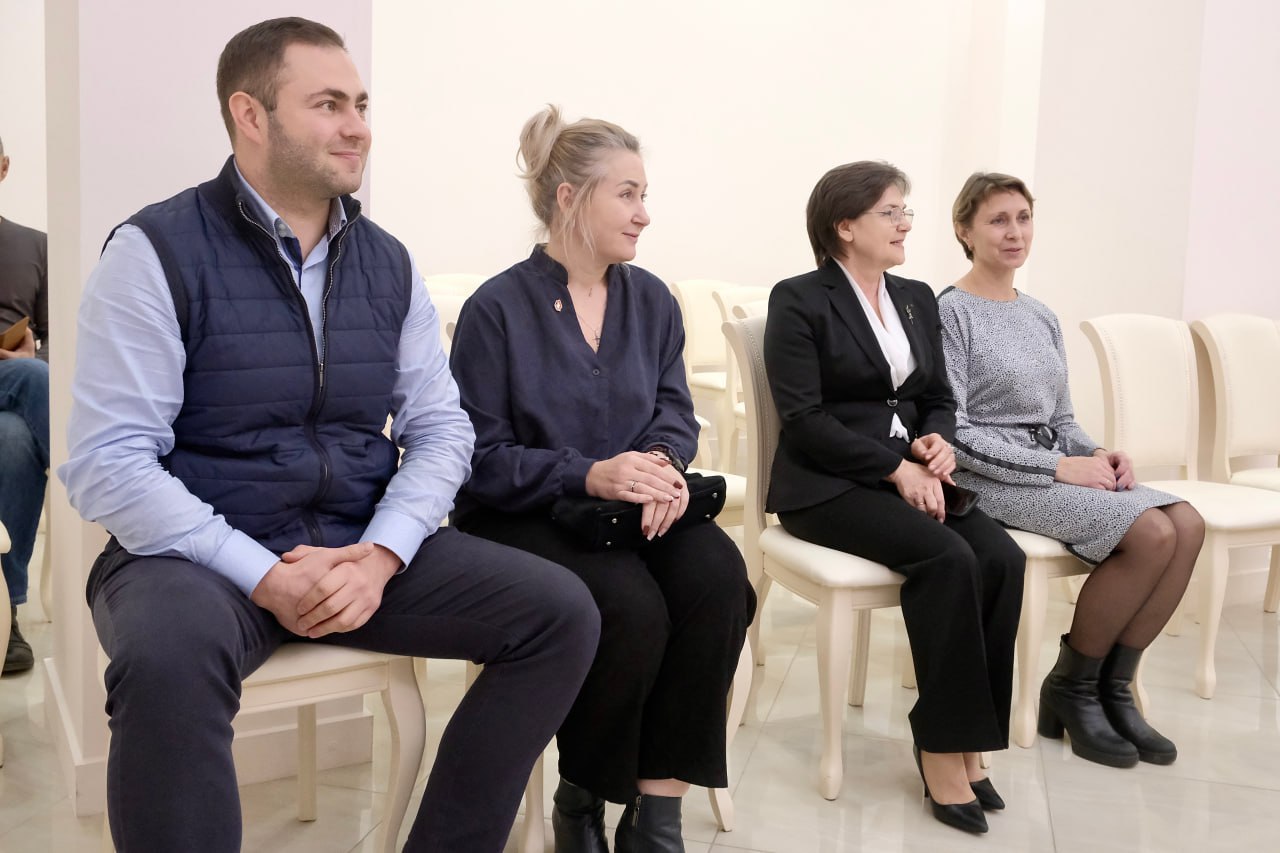 В Красногорском ЗАГСе торжественно отметили юбилеи супружеской жизни В Красногорском ЗАГСе торжественно отметили юбилеи супружеской жизни