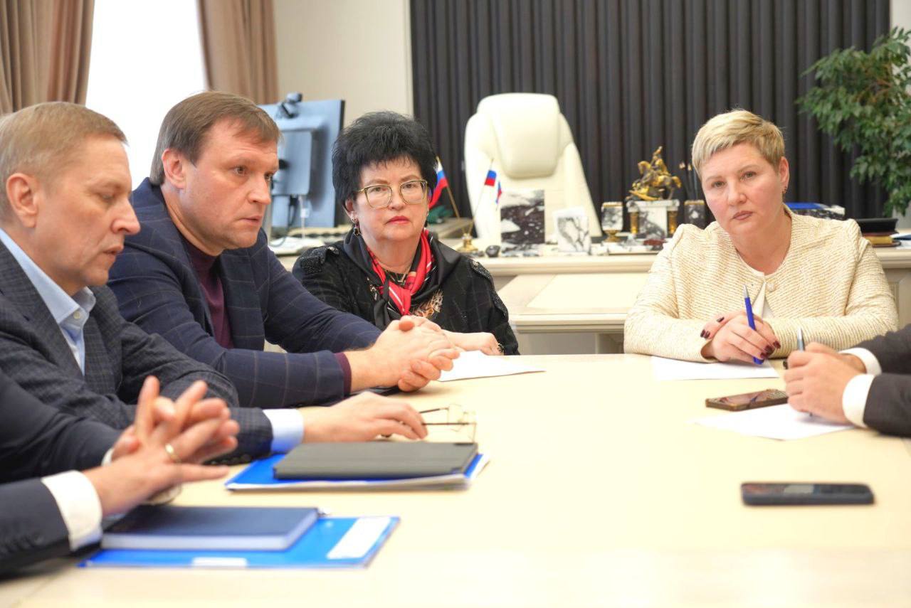 Рабочий день начали сегодня вместе с членом правления «Газпрома» Владимиром Марковым в Сергиевом Посаде Рабочий день начали сегодня вместе с членом правления «Газпрома» Владимиром Марковым в Сергиевом Посаде