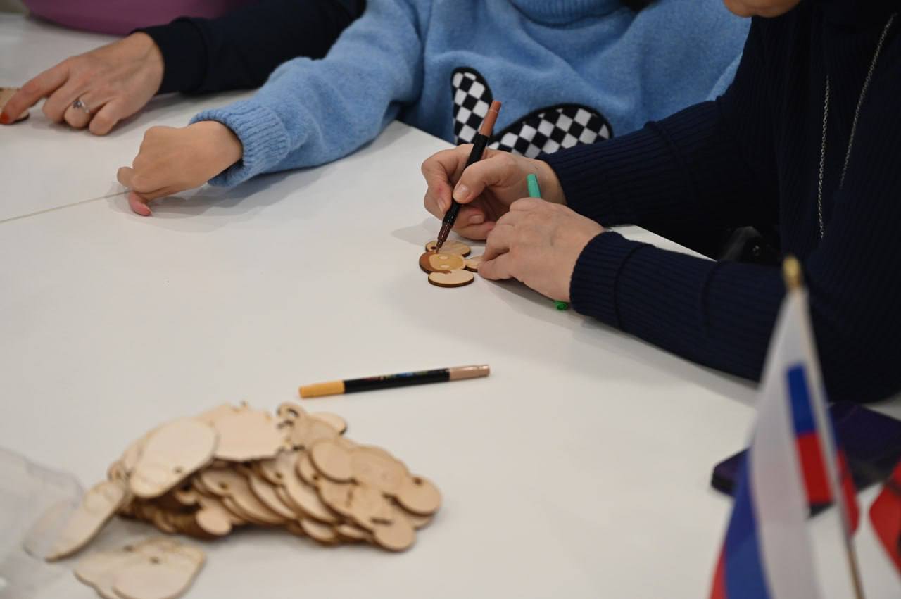 Мастер-класс для детей с особенностями провели в Центре поддержки участников СВО Мастер-класс для детей с особенностями провели в Центре поддержки участников СВО
