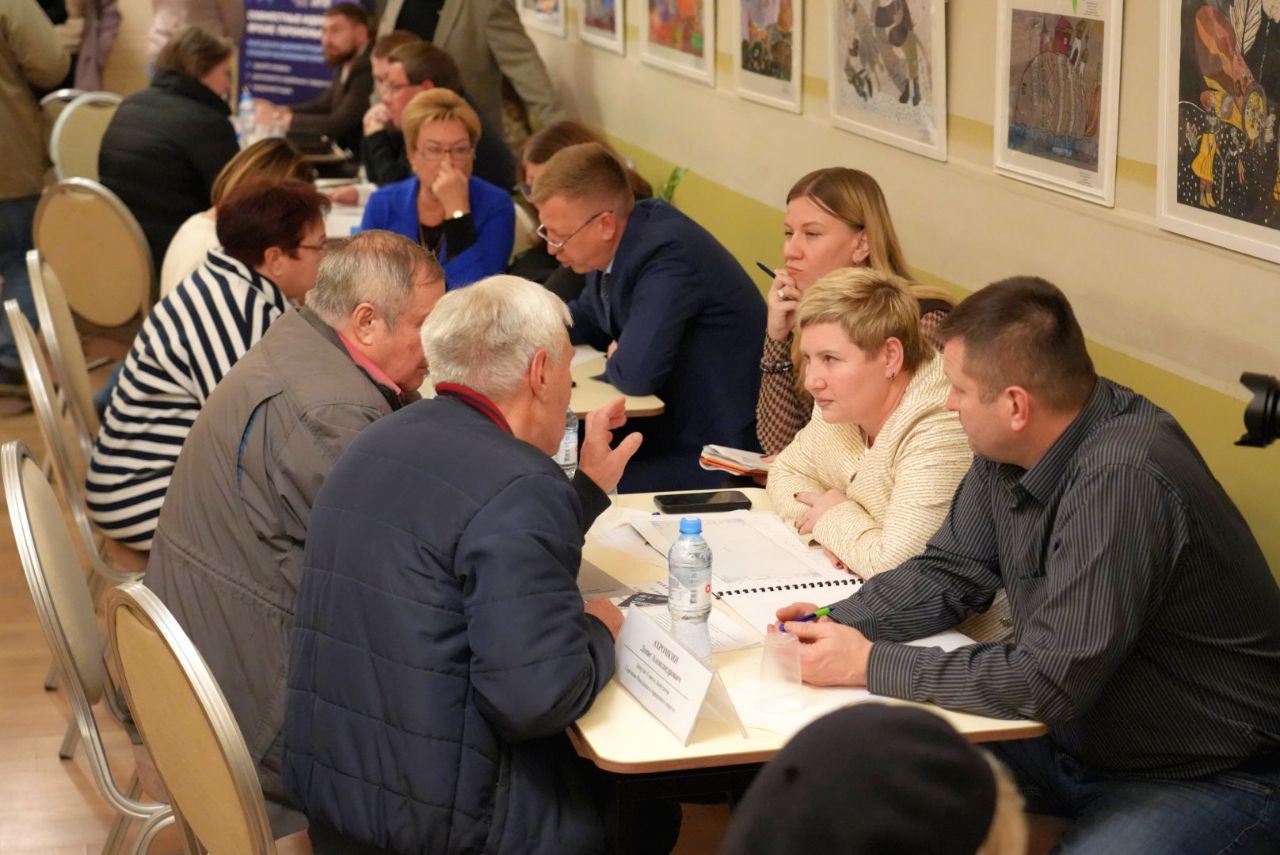 Сегодня провели приём жителей в формате «выездной администрации» в мкр Сегодня провели приём жителей в формате «выездной администрации» в мкр