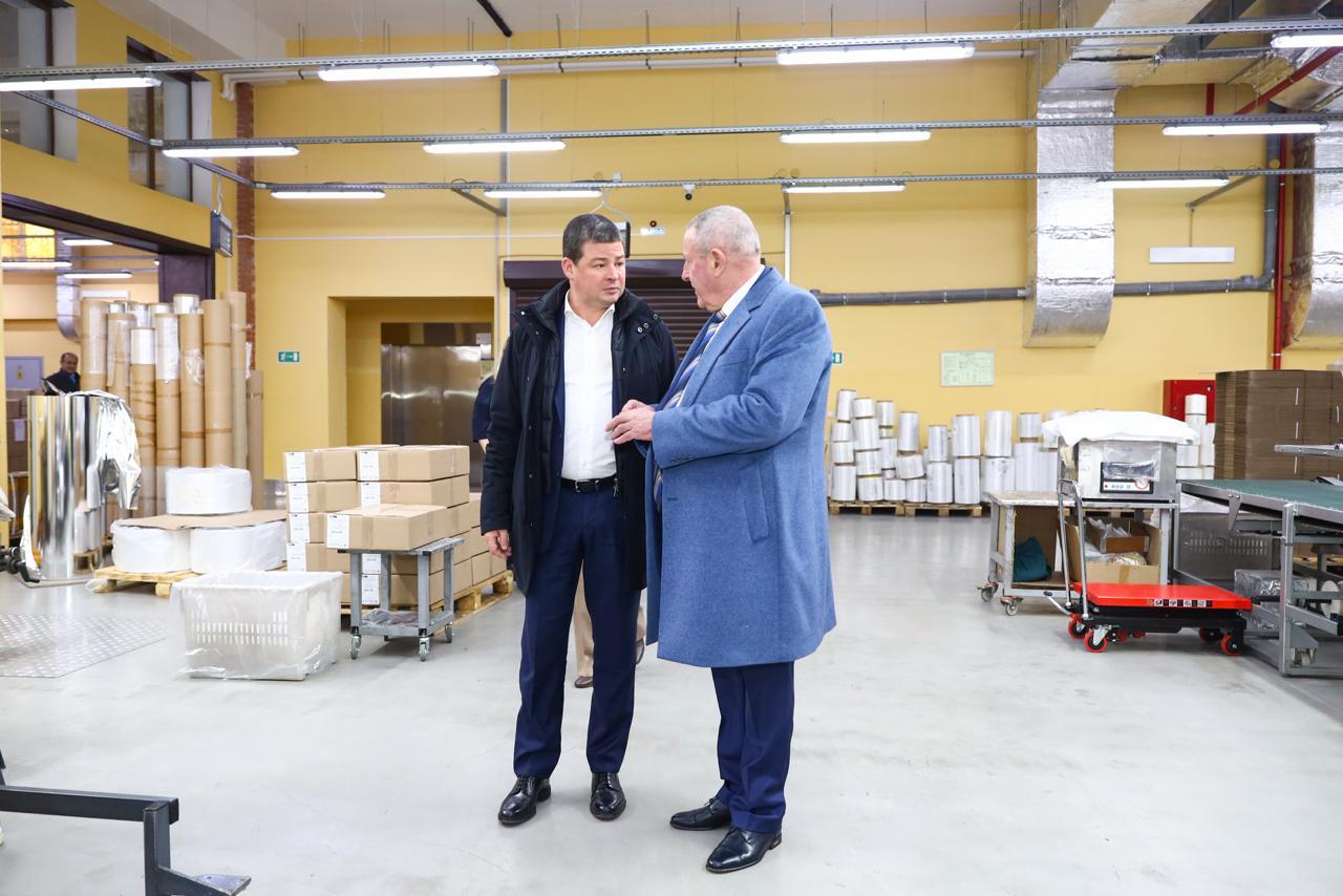 Глава Раменского округа ознакомился с производством упаковочных материалов Глава Раменского округа ознакомился с производством упаковочных материалов
