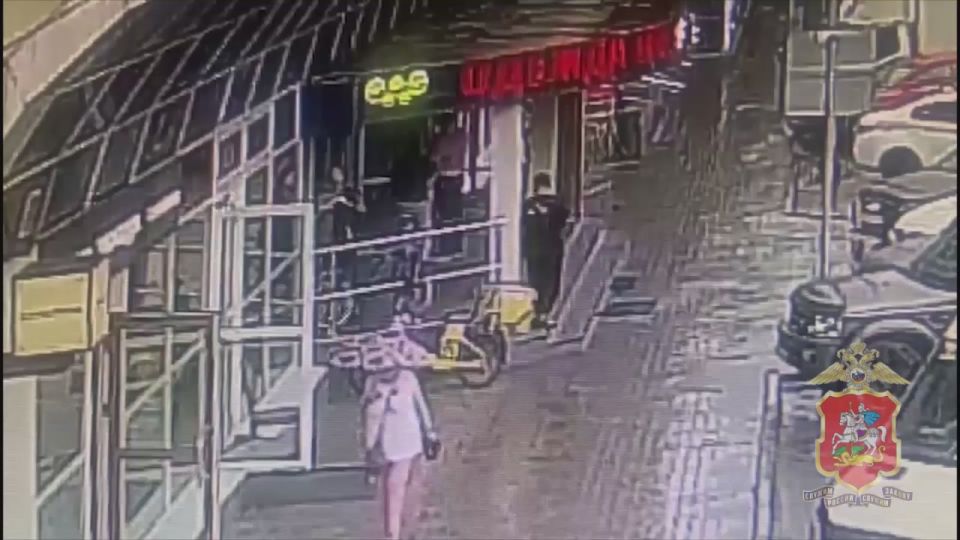 Полицейские из Королёва задержали курьера телефонных мошенников, обманувших студентку на 3 млн рублей