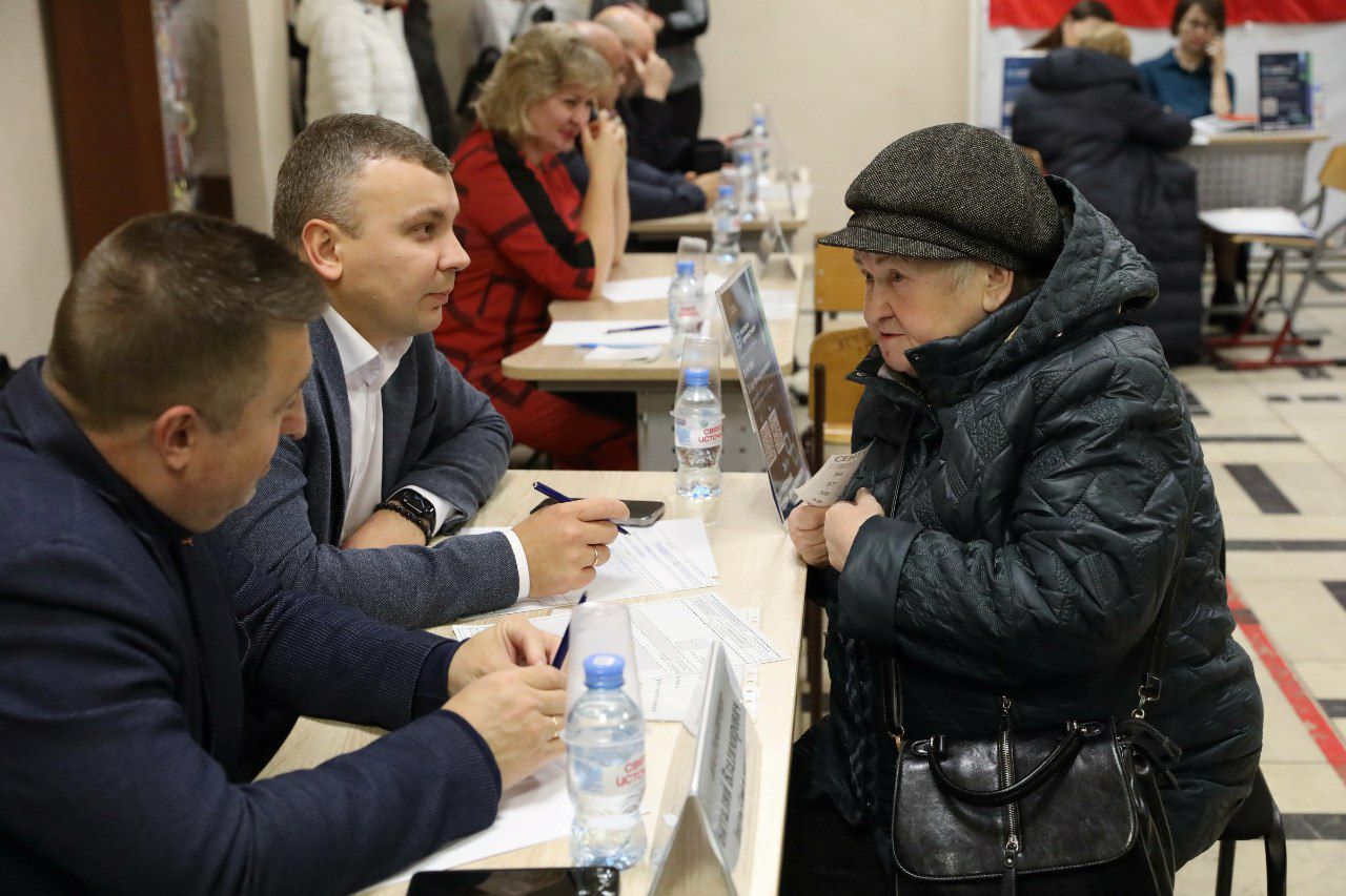 Выездная администрация в Долгопрудном: на Островке прошёл приём жителей Выездная администрация в Долгопрудном: на Островке прошёл приём жителей