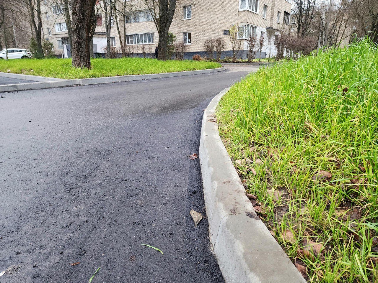 На Выстреле заасфальтировали улицу Драгунского На Выстреле заасфальтировали улицу Драгунского