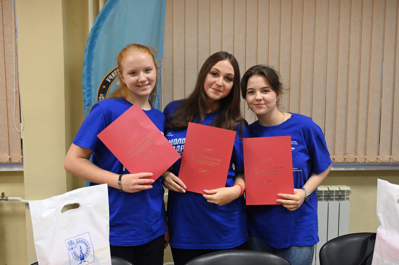 Серпуховские активисты «Молодой Гвардии Единой России» отпраздновали 20-летие движения Серпуховские активисты «Молодой Гвардии Единой России» отпраздновали 20-летие движения