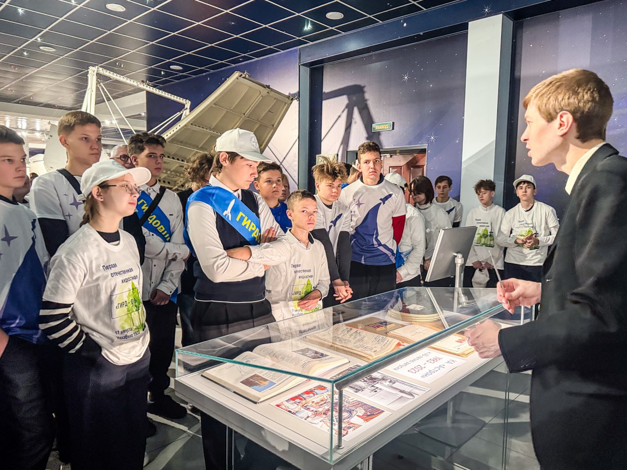 Дмитрий Волков: На территории легендарного «НПО Лавочкина» у памятника истребителю «Ла-5» при участии ребят из Нахабинской школы №2 и школы №18, байкеров мотоклуба «Ночные волки» во главе с Александром «Хирургом»... Дмитрий Волков: На территории легендарного «НПО Лавочкина» у памятника истребителю «Ла-5» при участии ребят из Нахабинской школы №2 и школы №18, байкеров мотоклуба «Ночные волки» во главе с Александром «Хирургом»...