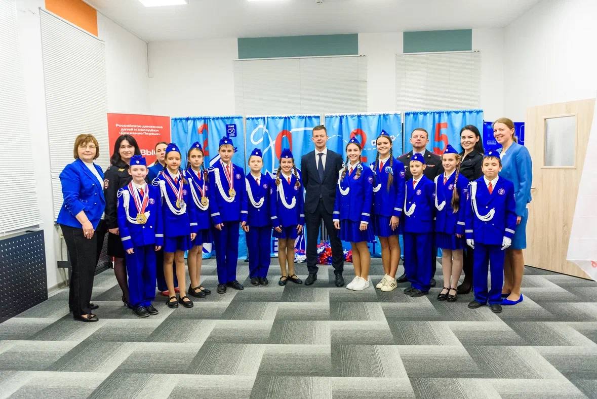 Сергей Юров: Встретился сегодня с нашими звёздами – ребятами отряда ЮИД «Дорожный Дозор» школы № 30, которые стали лучшими в стране Сергей Юров: Встретился сегодня с нашими звёздами – ребятами отряда ЮИД «Дорожный Дозор» школы № 30, которые стали лучшими в стране