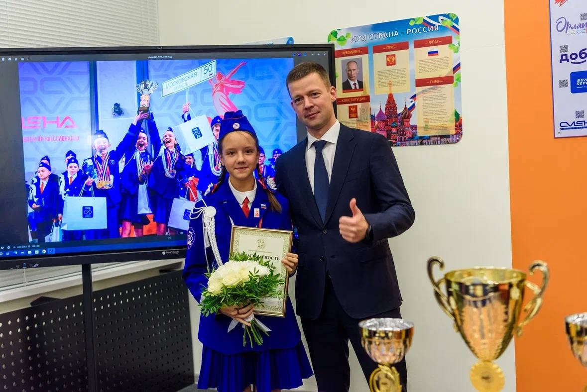 Сергей Юров: Встретился сегодня с нашими звёздами – ребятами отряда ЮИД «Дорожный Дозор» школы № 30, которые стали лучшими в стране Сергей Юров: Встретился сегодня с нашими звёздами – ребятами отряда ЮИД «Дорожный Дозор» школы № 30, которые стали лучшими в стране