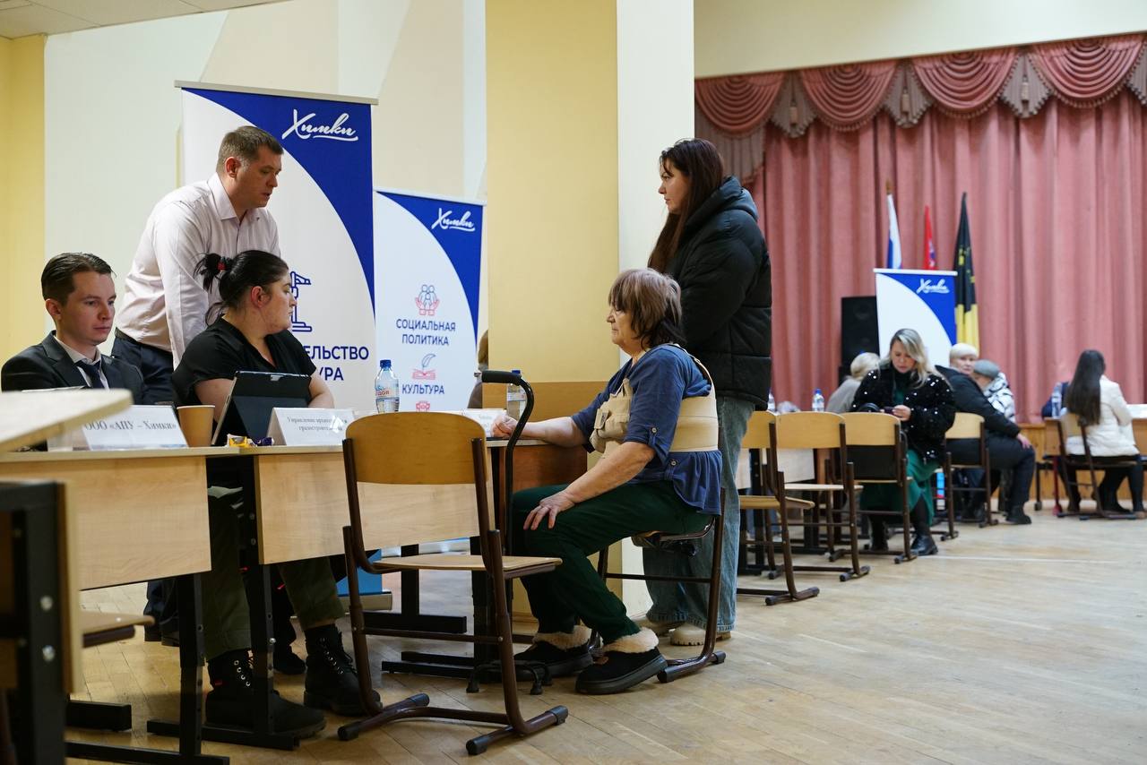 Елена Землякова встретились с жителями на выездной администрации Елена Землякова встретились с жителями на выездной администрации