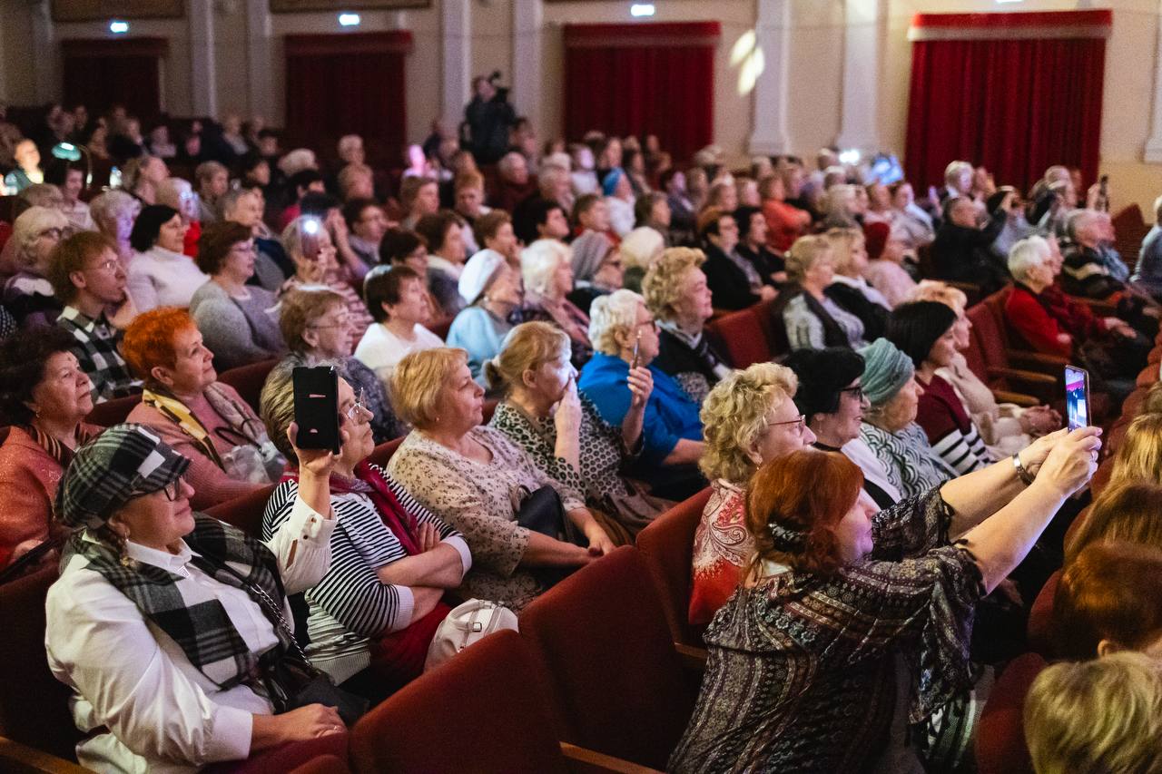 Областной вокальный конкурс «Точь-в-точь» г. Павловский Посад. Сегодня участники проекта активное долголетие со всей Московской области перевоплощались в звезд эстрады, перенимая оригинальный стиль артиста от внешности и... Областной вокальный конкурс «Точь-в-точь» г. Павловский Посад. Сегодня участники проекта активное долголетие со всей Московской области перевоплощались в звезд эстрады, перенимая оригинальный стиль артиста от внешности и...